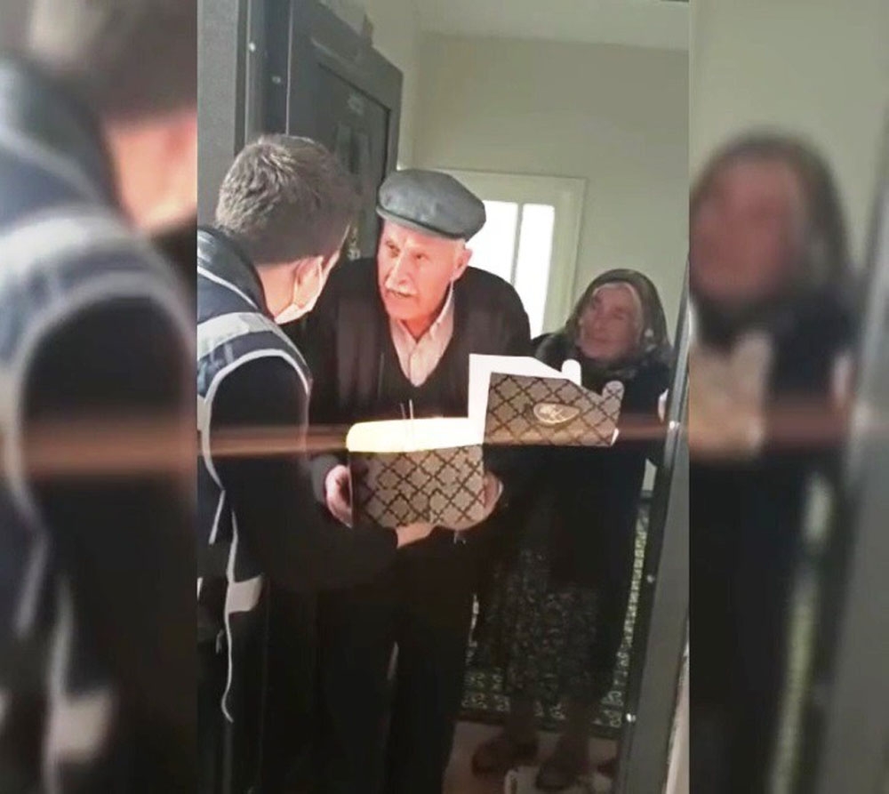 86 yaşına giren Veli amcaya doğum günü sürprizi