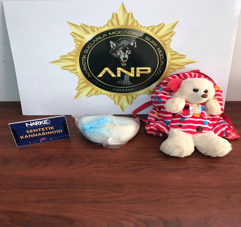 9 Yaşındaki Kızın Sırt Çantasından Bonzai Çıktı