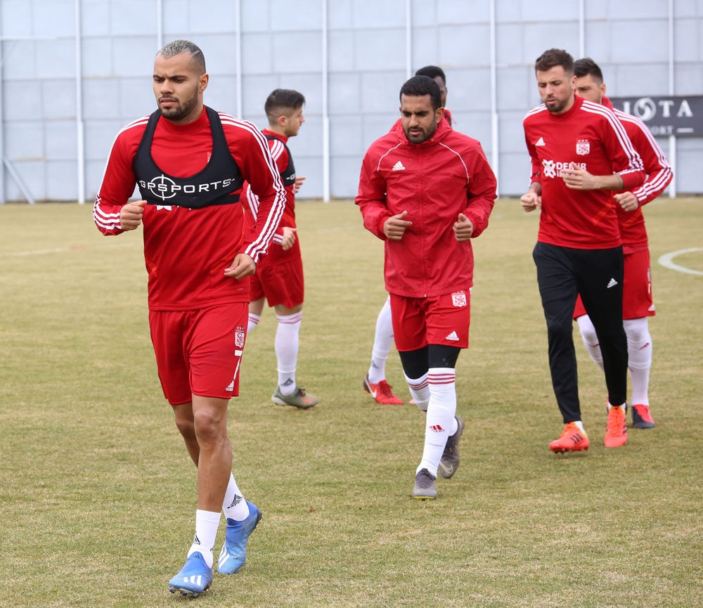 Aaron Appindangoye: “Şampiyonluk şansımız var”