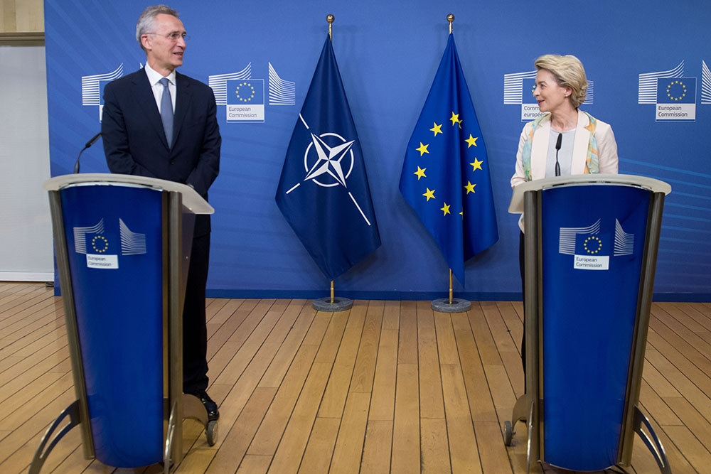 AB ve NATO tarihinde bir ilk