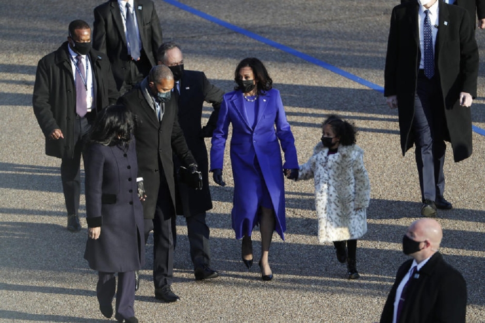 ABD Başkan Yardımcısı Kamala Harris Senatoda yemin ederek göreve başladı