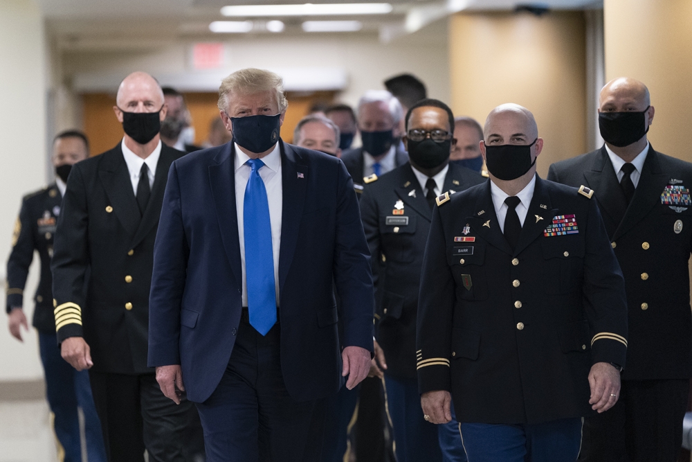 ABD Başkanı Trump ilk kez maskeli görüntülendi