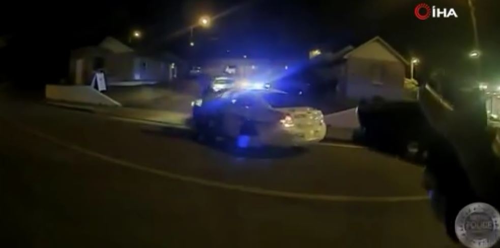ABD polisi bıçakla üzerine koşan saldırgana kurşun yağdırdı