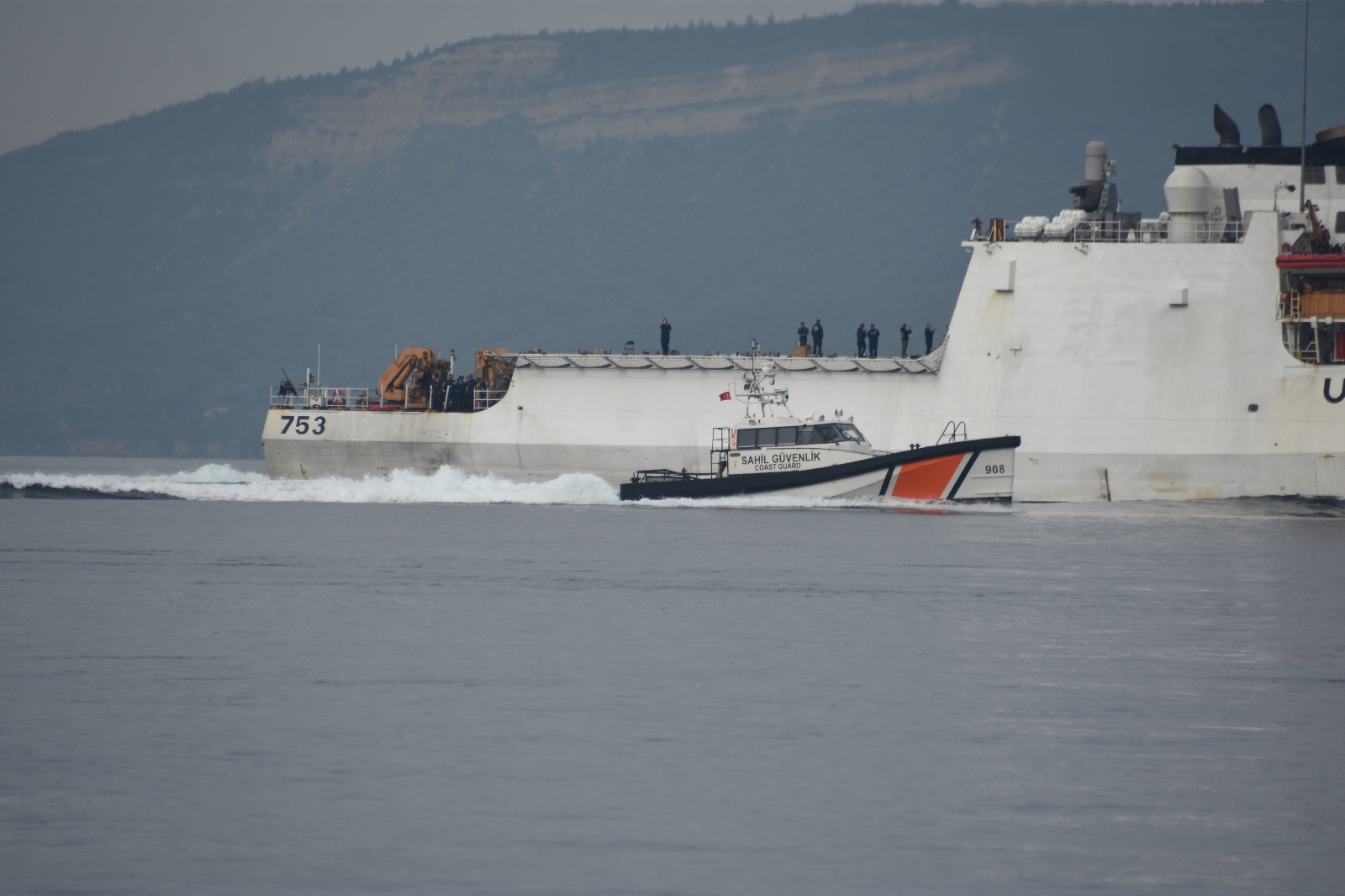 ABD Sahil Güvenlik gemisi Çanakkale Boğazı’ndan geçti