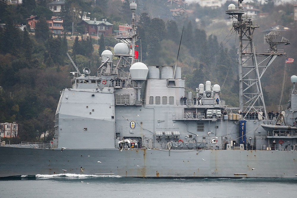 ABD savaş gemisi USS Monterey’in İstanbul Boğazı geçişinde dikkat çeken detay