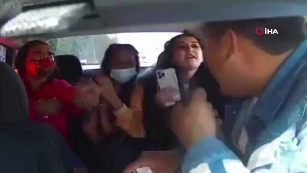ABD’de maske takmayan yolcuyu uyaran şoför saldırıya uğradı