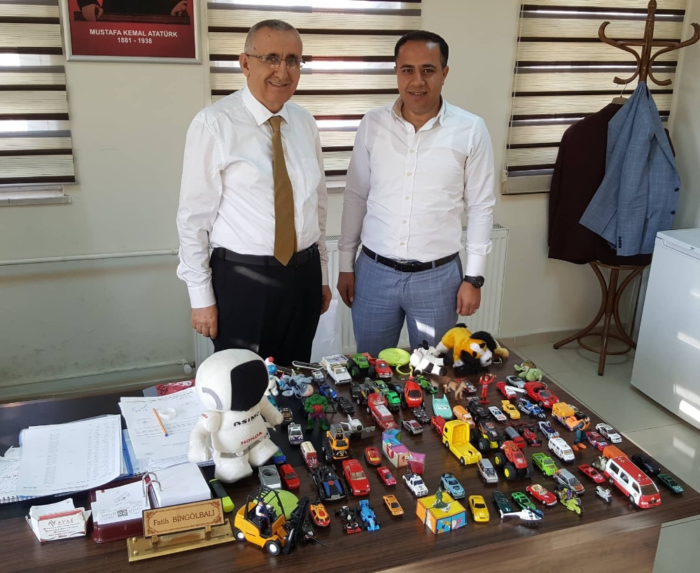 Abddeki Fotoğraf Yarışmasında 2. Olan İbrahim Boran Çocukları Sevindirdi