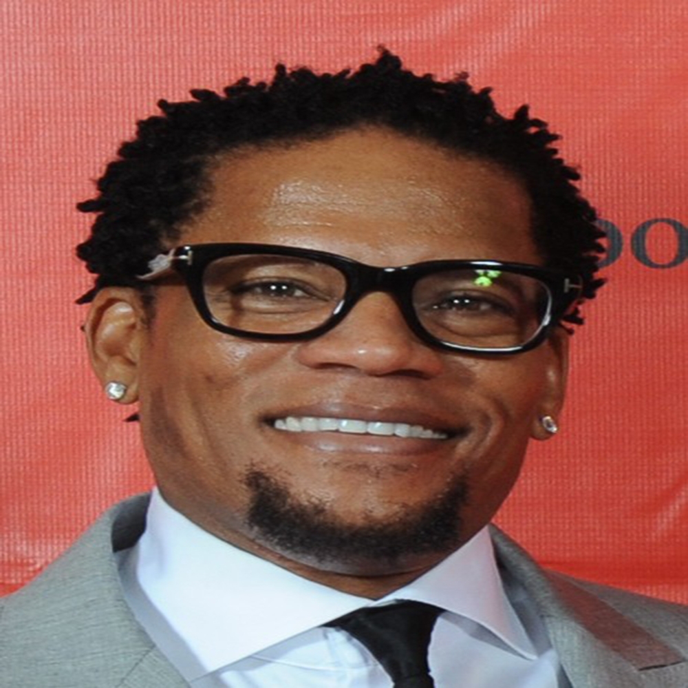 ABD’li komedyen Hughley sahnede bayıldı