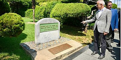 Abdulkadir Uraloğlu, Güney Kore'deki Anıt Mezarlığı'nı ziyaret etti