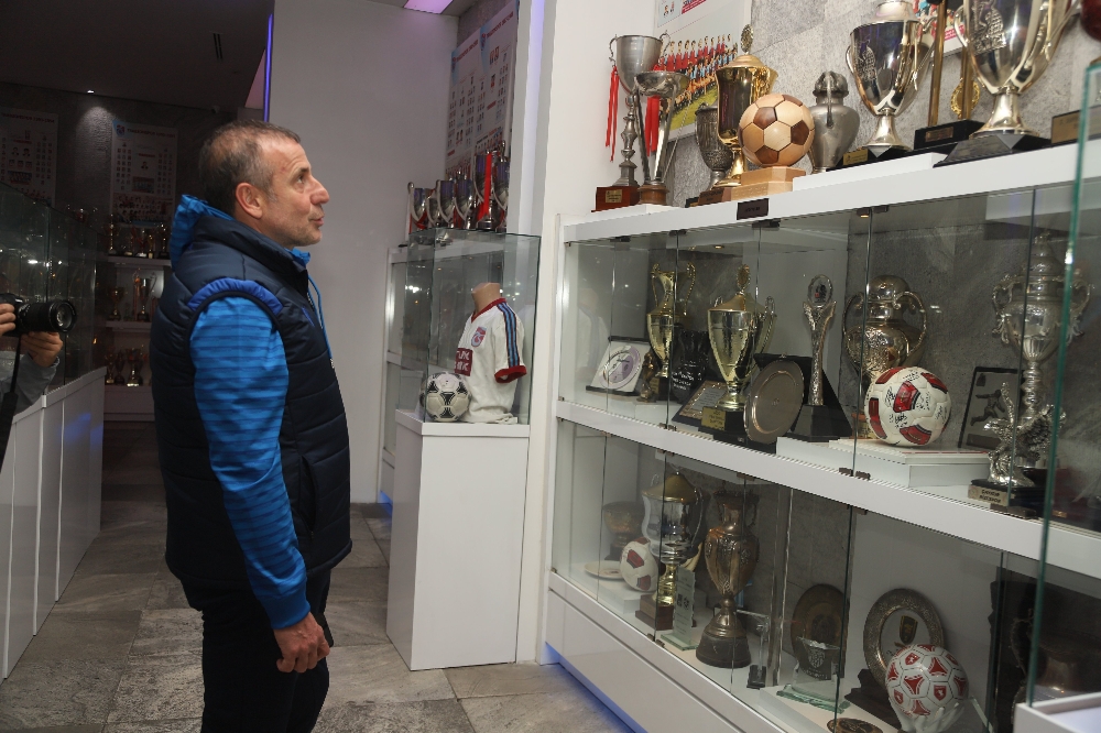 Abdullah Avcı, Trabzonspor Şamil Ekinci Müzesi’ni ziyaret etti