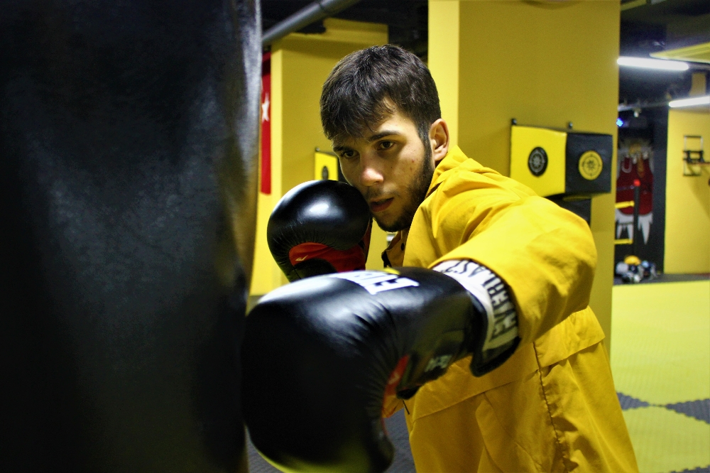 Abisini kıskandığı için başladığı sporda başarıdan başarıya koşuyor