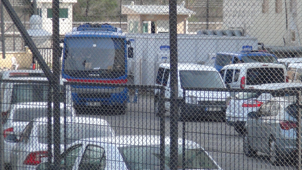 Ablasını kucağında bebeği varken öldüren şahıs yakalandı