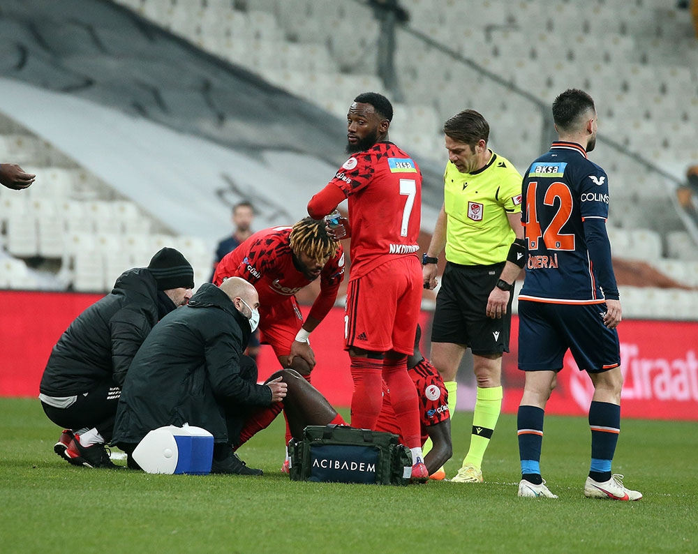 Aboubakar tedbir amaçlı oyundan alındı