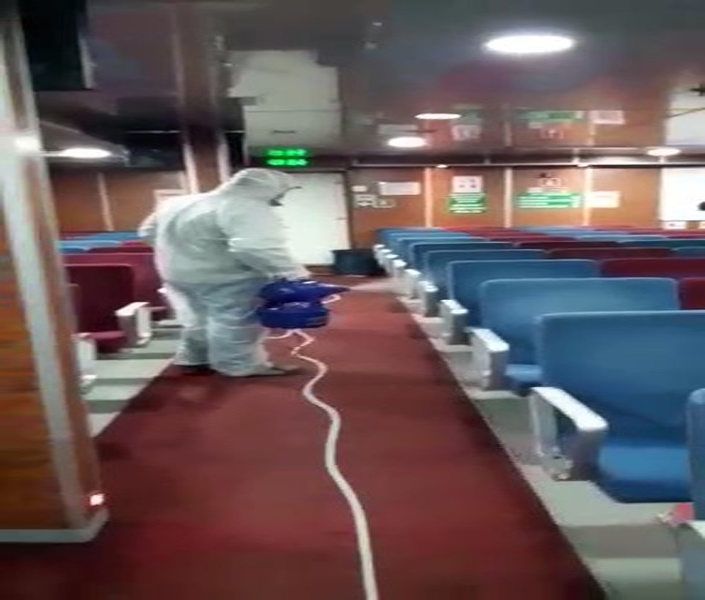 Adalar’a ulaşımı sağlayan yolcu motorlarında korona virüs için dezenfekte çalışması