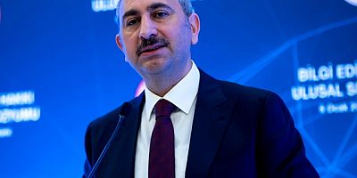 Adalet Bakanı Abdülhamit Gül istifa etti! Yerine Bekir Bozdağ atandı