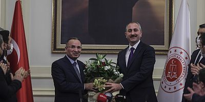 Adalet Bakanlığı’nda devir teslim töreni: Bozdağ, görevi Gül’den devraldı