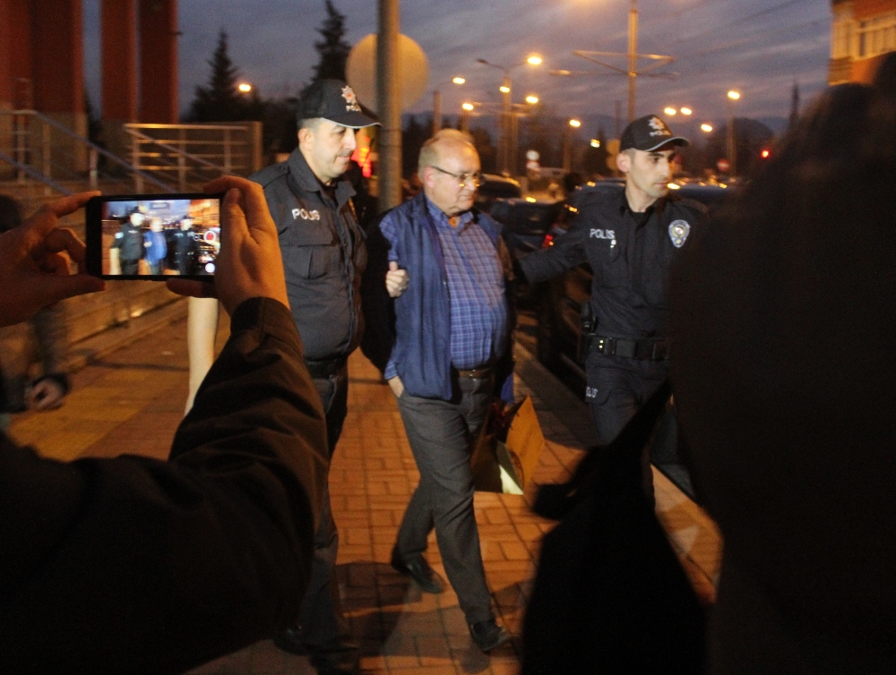Adalet Komisyonu Başkanı Paçayı Kandırmaya Çalışan Şahıs Gözaltına Alındı