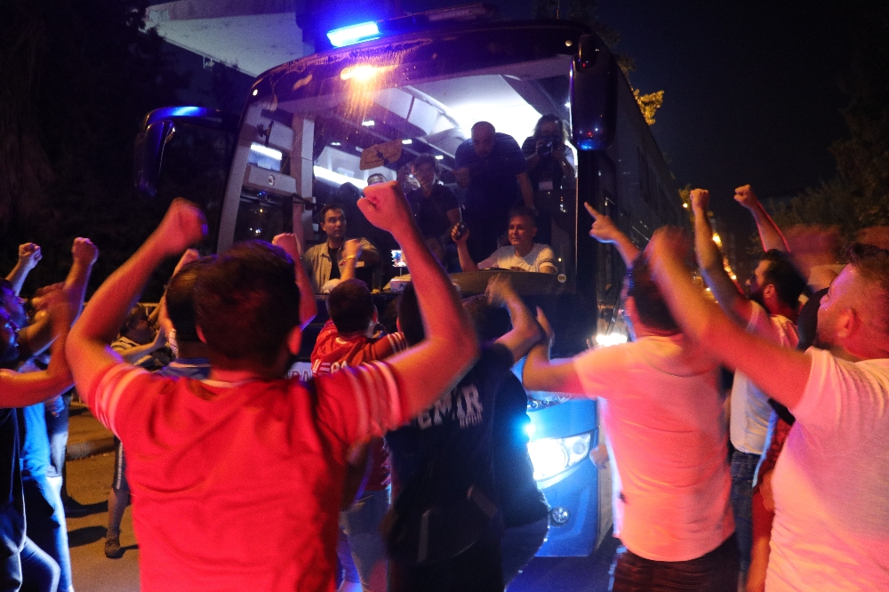 Adana Valiliği’nden Adana Demirsporlu taraftarlara jest