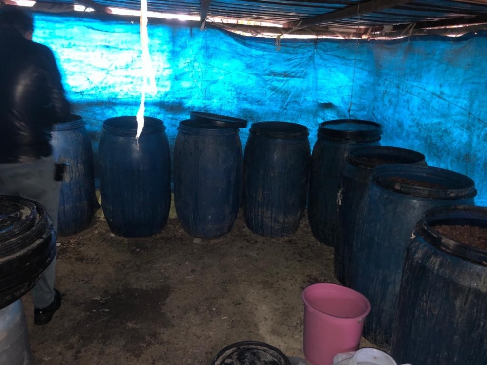 Adanada 2 Bin 800 Litre Kaçak İçki Ele Geçirildi