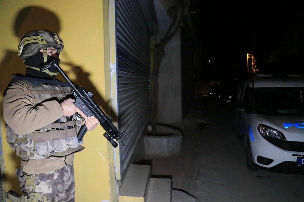 Adana’da eylem hazırlığında olan DEAŞ’lılara operasyon