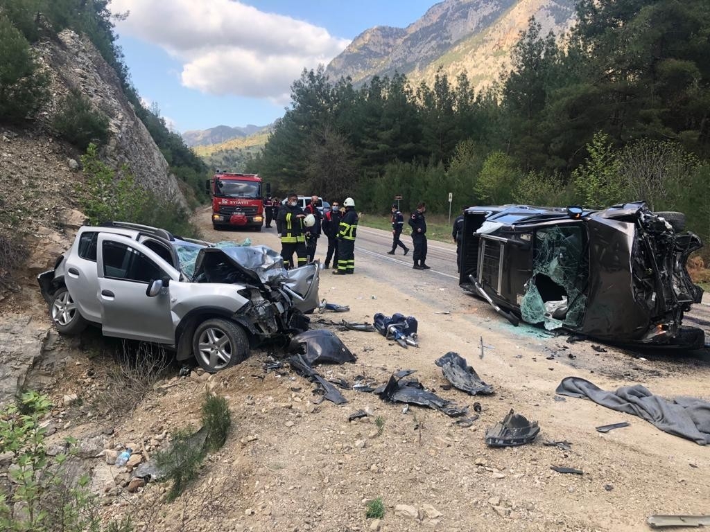 Adana’da feci kaza: 3 ölü, 3 yaralı