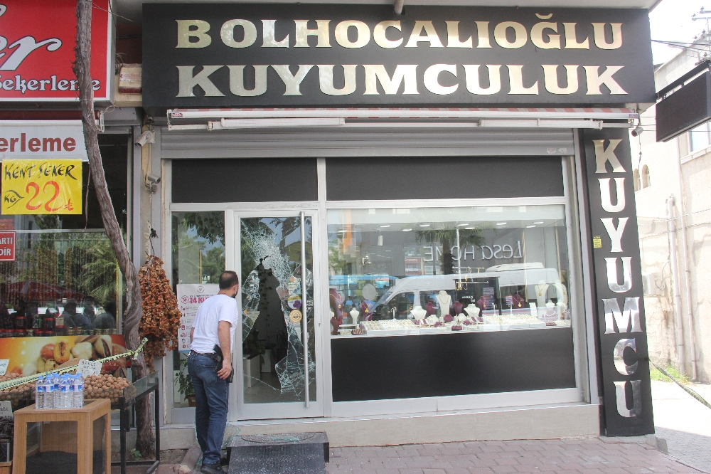 Adana’da film gibi kuyumcu soygunu