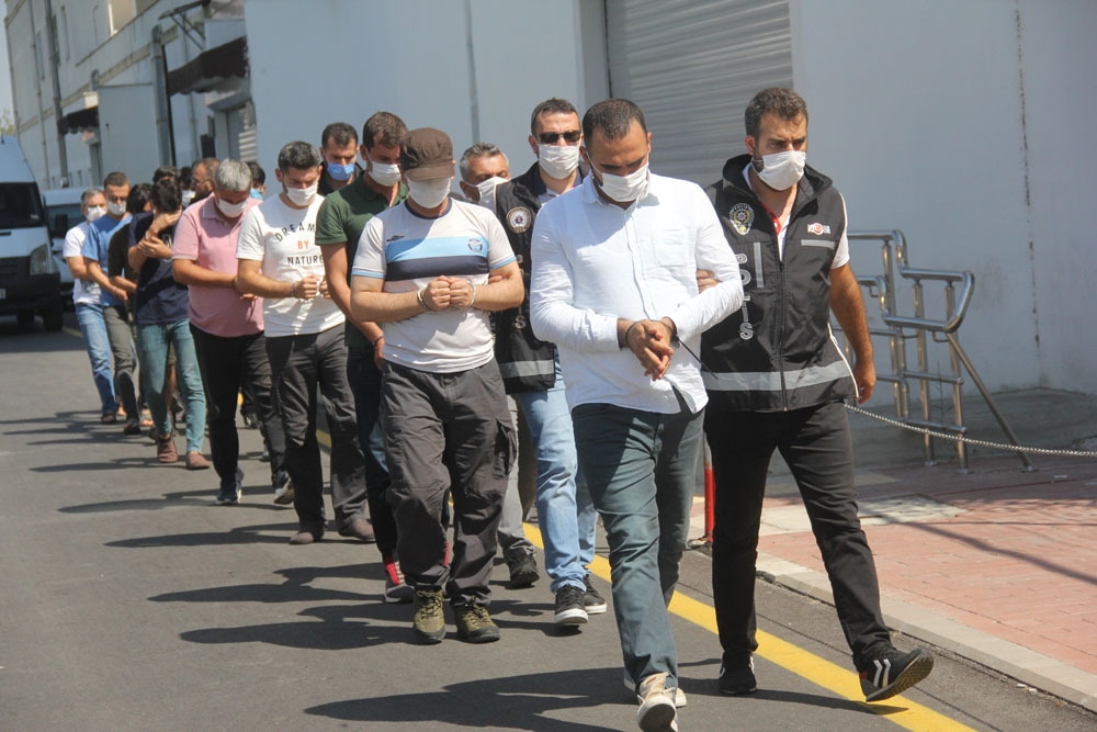 Adana’da muvazzaf askerlere FETÖ operasyonu