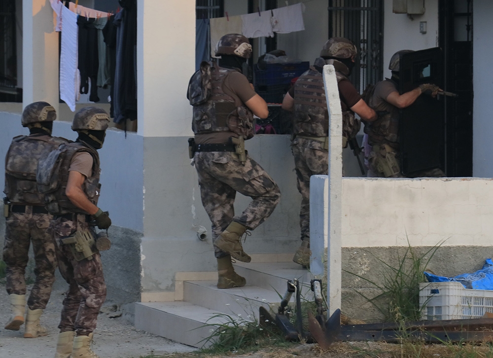 Adana’da organize suç örgütü operasyonu