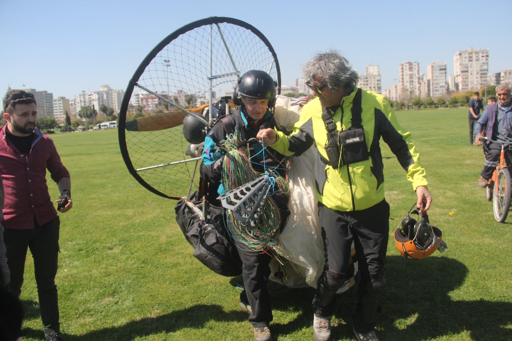 Adana’da paramotor paniği