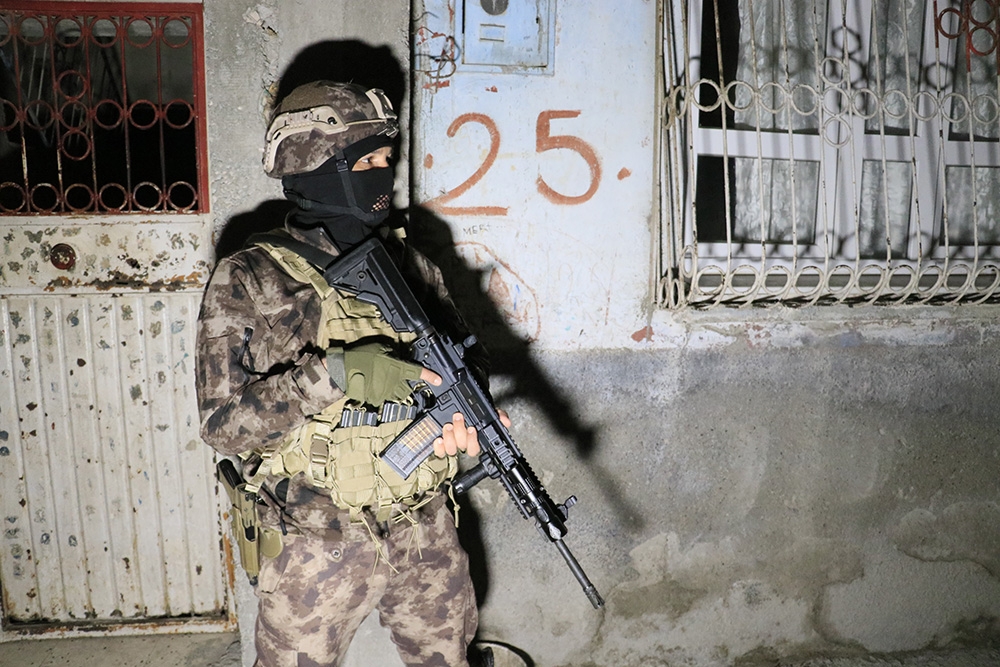 Adana’da PKK/KCK operasyonu: 15 gözaltı kararı