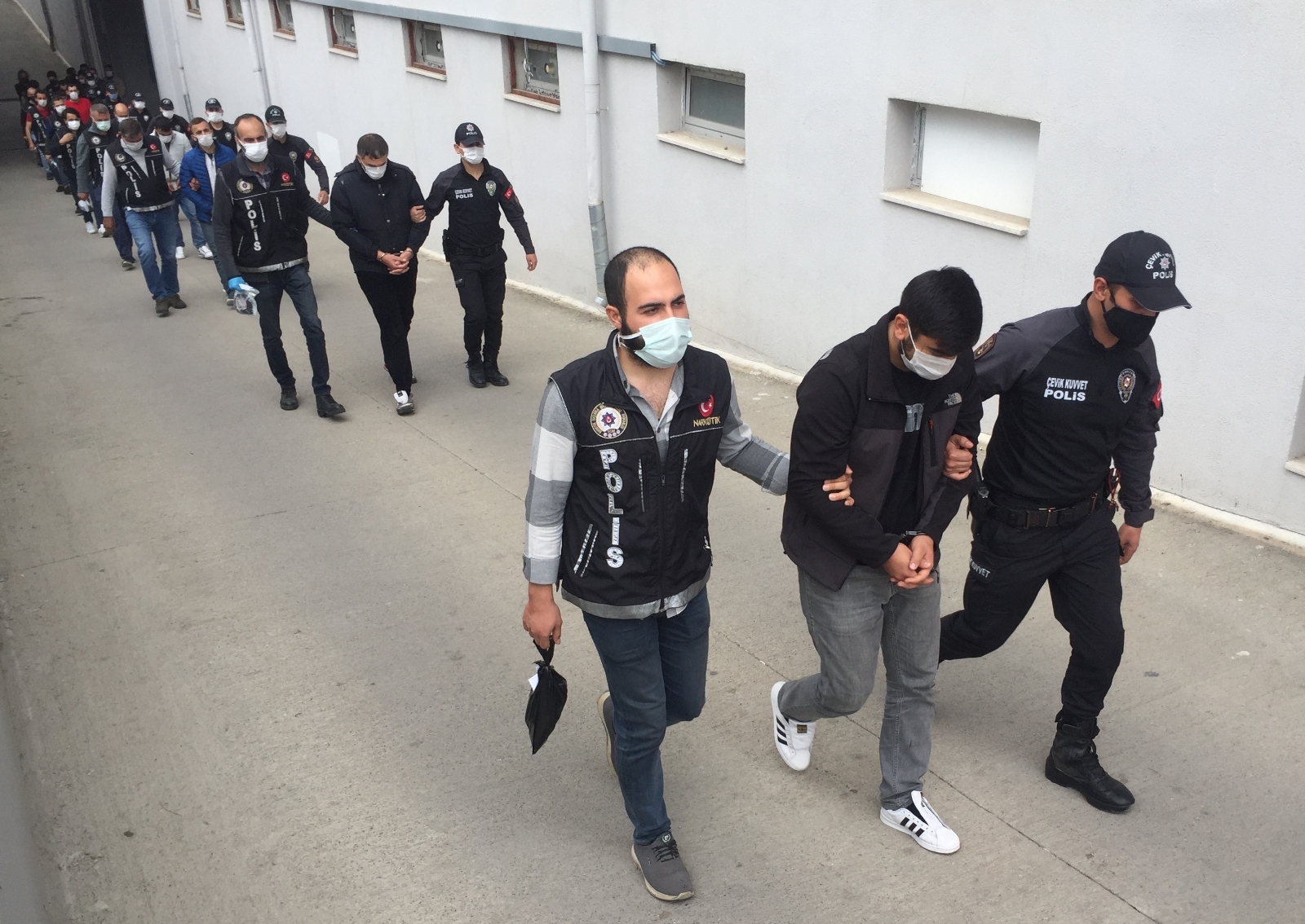Adana’da torbacı operasyonu