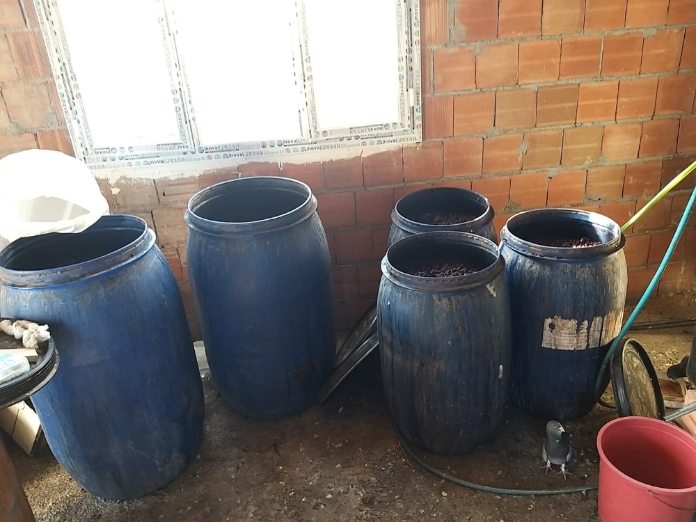 Adana’da yılbaşı öncesi 3 bin 520 litre sahte içki ele geçirildi