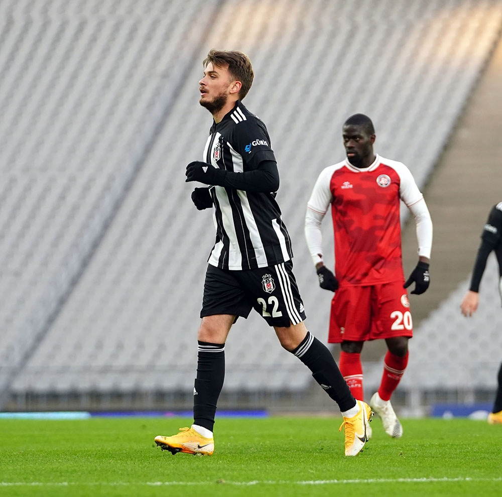 Adem Ljajic 10 maç aradan sonra sahada