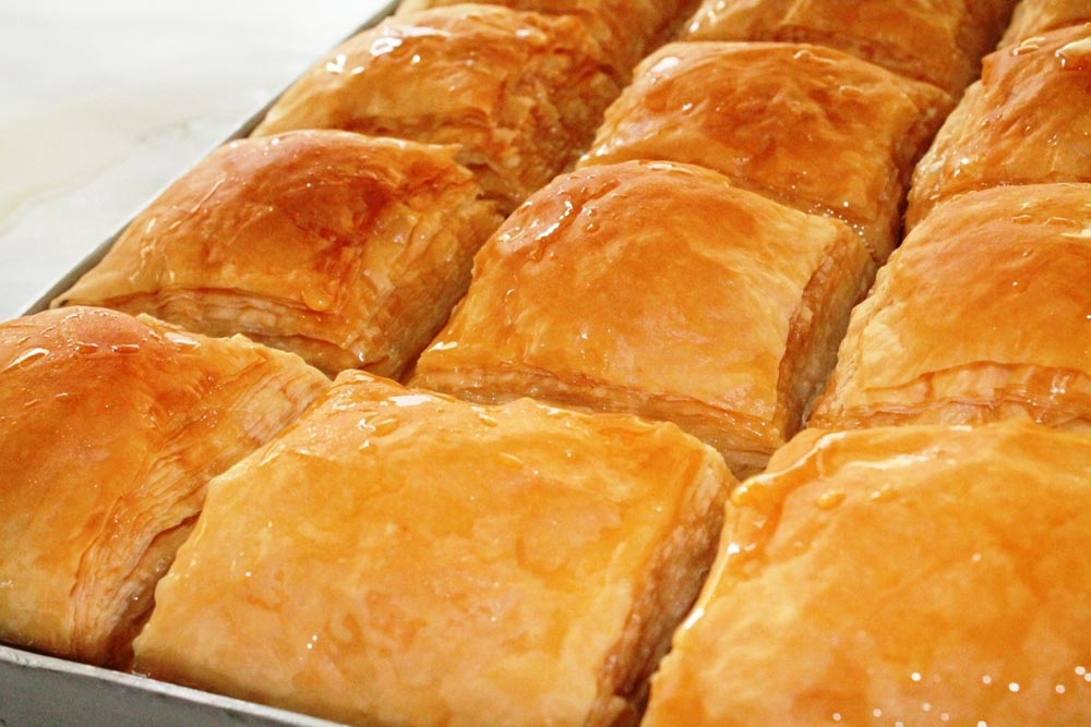 Adını yöre insanından alan börek görünümlü tatlı: Laz Böreği