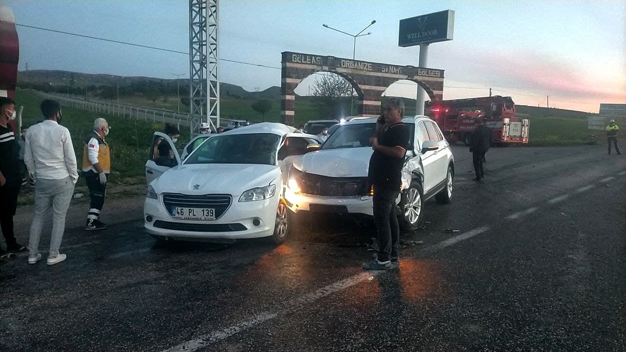 Adıyaman’da iki araç çarpıştı: 1 ölü, 4 yaralı