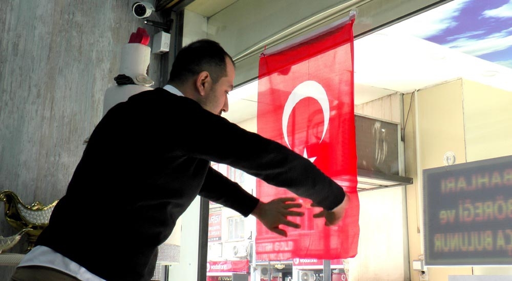 Adıyaman’da iş yerleri Türk bayrakları ile donatıldı