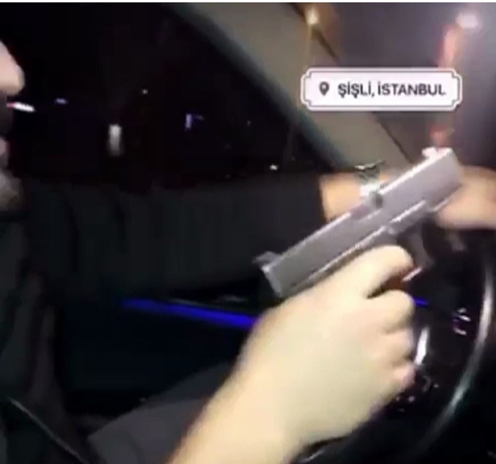 Adliye Önünde Havaya Ateş Açan Magandaya Hapis İstemi
