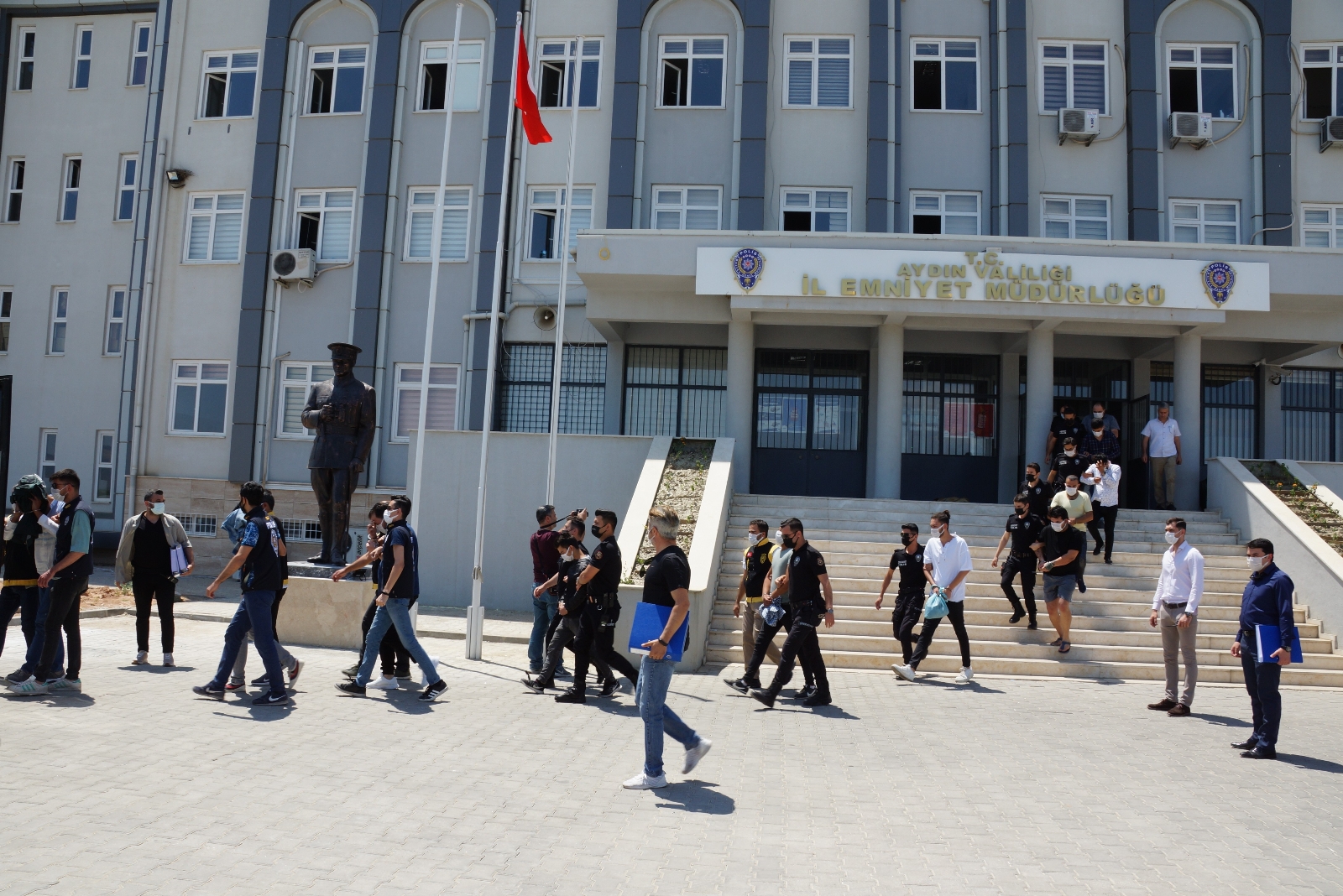 Adliyeye sevk edilen 15 şüpheliden 14’ü tutuklandı