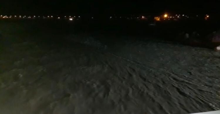AFAD ekipleri botlarla Aras Nehri’nde kaybolan şahsı arıyor
