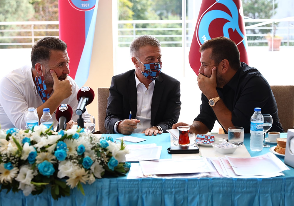 Ahmet Ağaoğlu basın mensuplarıyla bir araya geldi