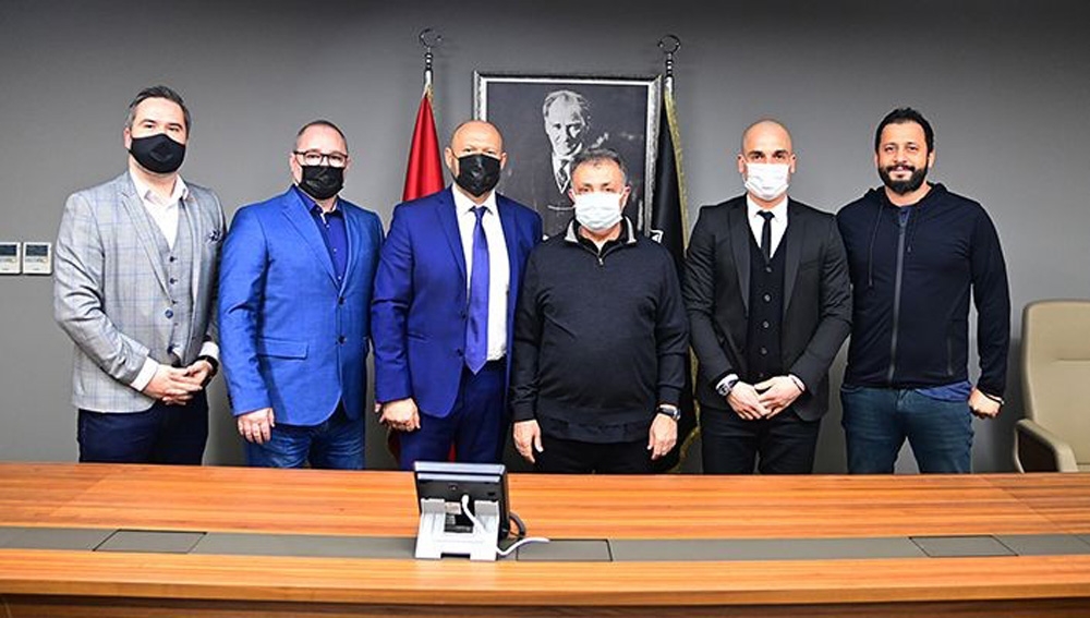 Ahmet Nur Çebi, Senica Kulübü yöneticilerini ağırladı