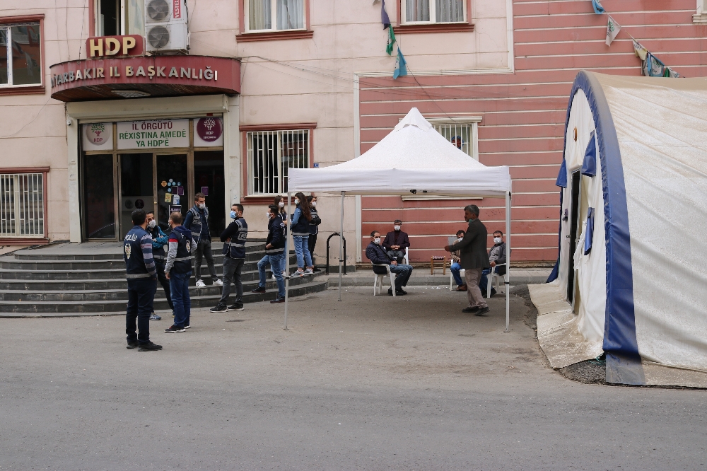 Aileler evlatlarını HDP’den istiyor