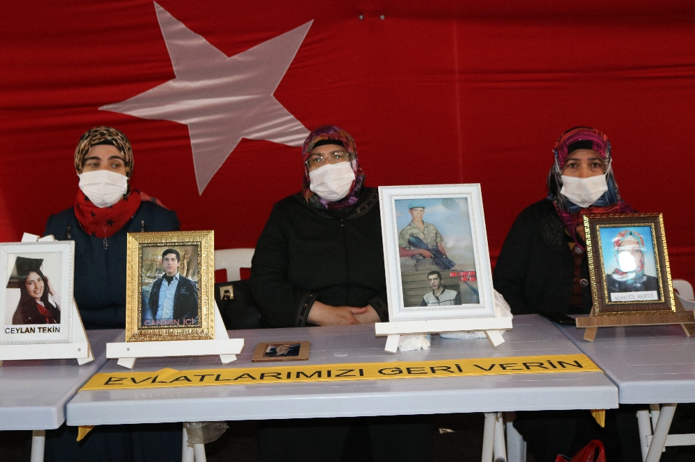 Ailelerin HDP önündeki evlat nöbeti kararlılıkla sürüyor