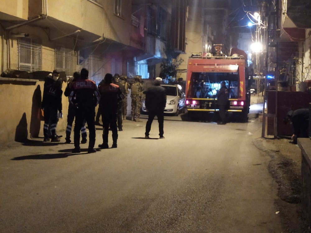 Ailesiyle tartışınca önce intihara kalkıştı, sonra evini yaktı