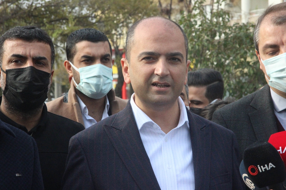 AK Parti’den Fikri Sağlar, Can Ataklı ve İlker Başbuğ hakkında suç duyurusu