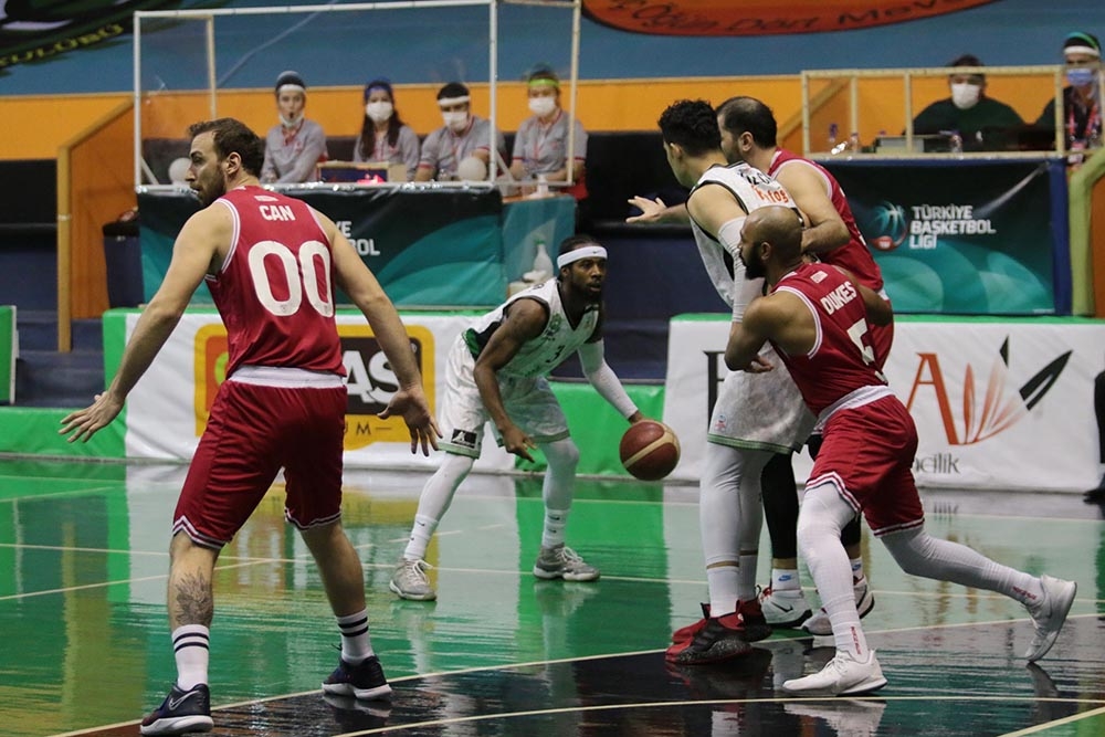 Akhisar Belediye Basket evinde Samsunspor’a takıldı