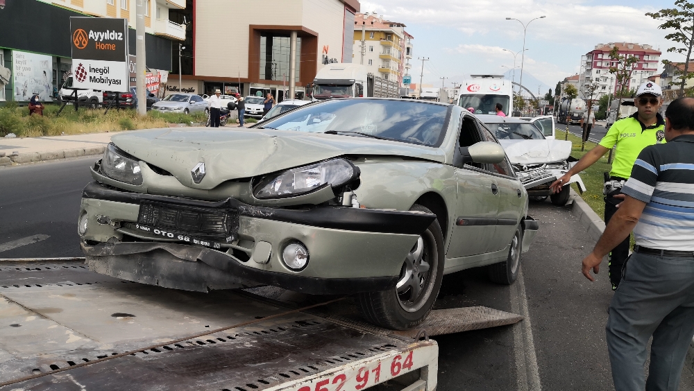 Aksaray’da 5 araçlı zincirleme trafik kazası: 9 yaralı
