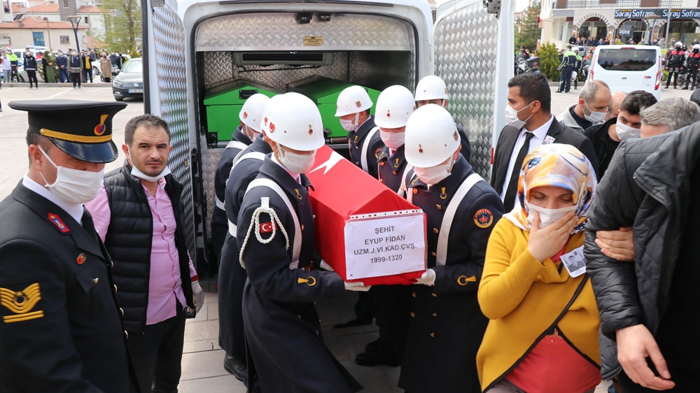Aksaraylı şehidin cenazesi sosyal mesafe ile toprağa verildi