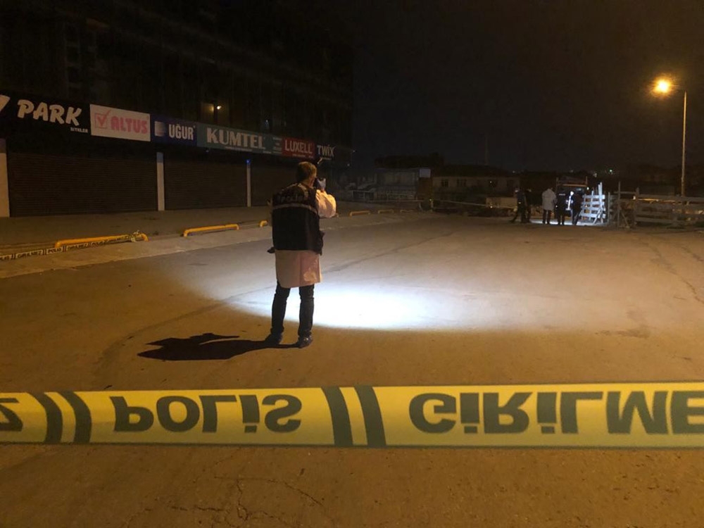 Alacak verecek kavgasında silahlar konuştu: 1’i ağır 2 yaralı