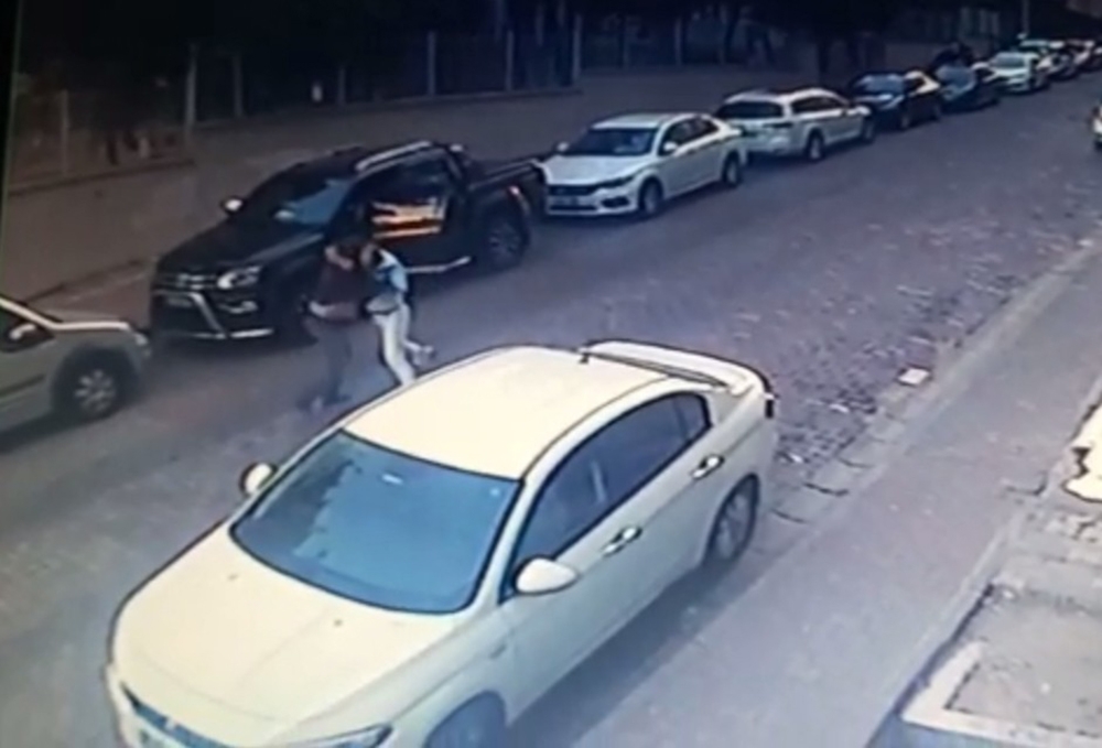 Alacak verecek kavgasında silahlar konuştu